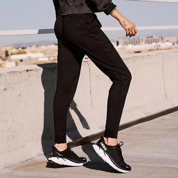 NEW Free People High Fives Joggers In Black - Picture 2 of 16